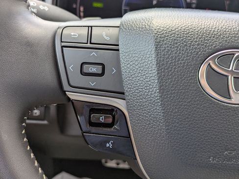 Used 2025 Toyota Camry SE FWD image 20