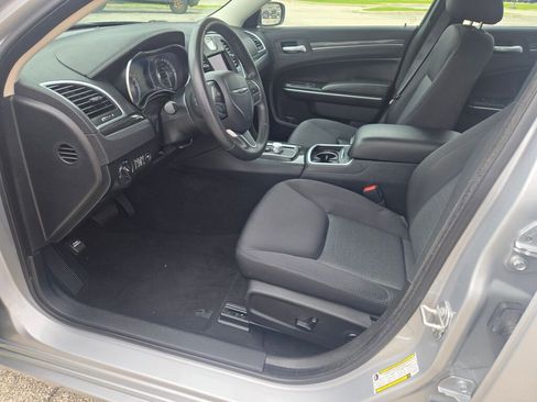 Used 2021 Chrysler 300 Touring w/ Chrome Appearance Package RWD image 21