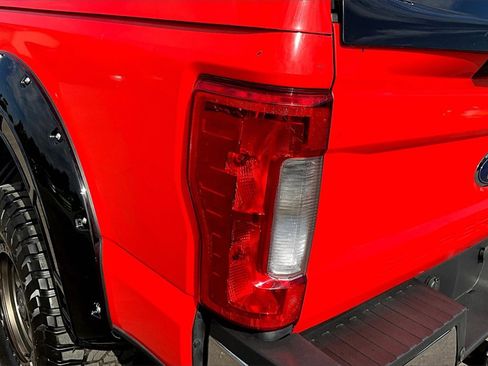 Used 2019 Ford F250 XLT w/ XLT Premium Package image 31