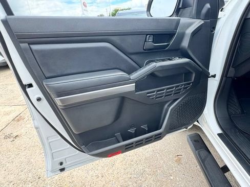Used 2024 Toyota Tacoma SR5 AWD/4WD image 20