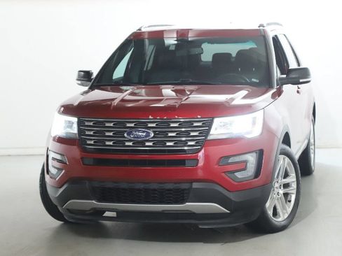 Used 2016 Ford Explorer XLT w/ Equipment Group 202A AWD/4WD image 2