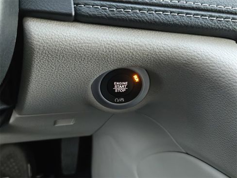 Used 2023 Chrysler Pacifica Limited image 22