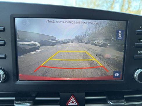 Used 2021 Hyundai Elantra SEL image 11