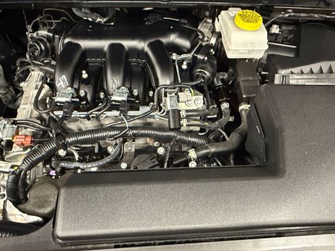 Used 2025 Nissan Pathfinder SL AWD/4WD image 31