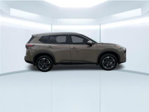 Used 2024 Nissan Rogue SV w/ SV Premium Package image 5