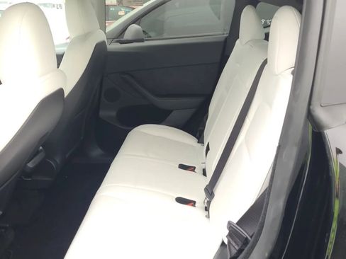 Used 2023 Tesla Model Y Performance image 9