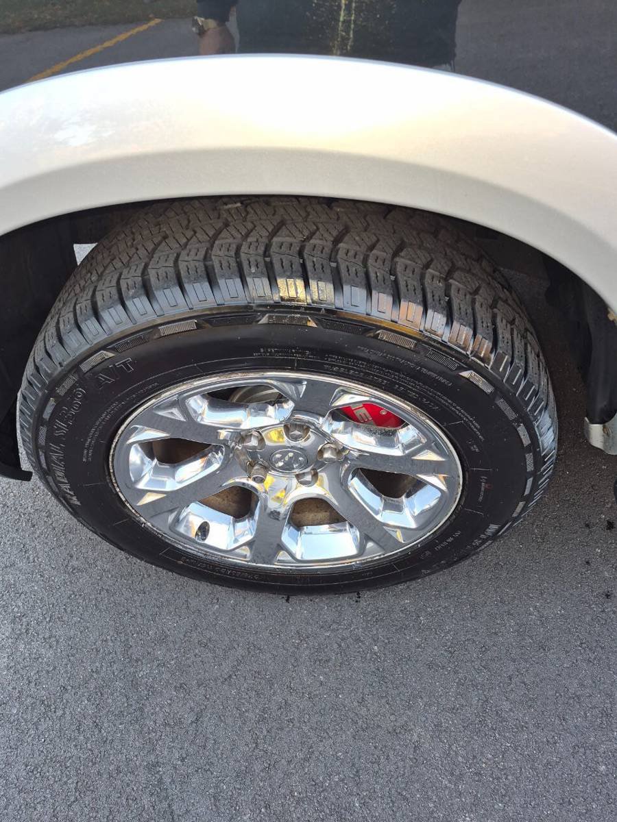 Used 2013 RAM 1500 Laramie w/ Convenience Group AWD/4WD image 12