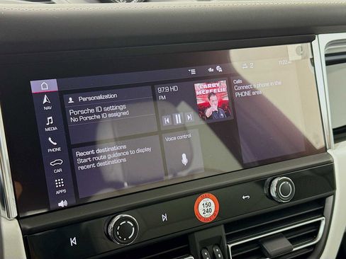 Certified 2026 Porsche Macan AWD/4WD image 18