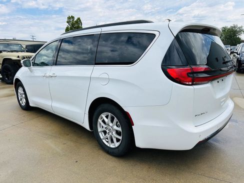 Used 2022 Chrysler Pacifica Touring-L FWD image 37
