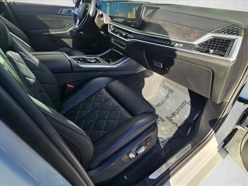Used 2023 BMW X7 xDrive40i w/ Premium Package image 21