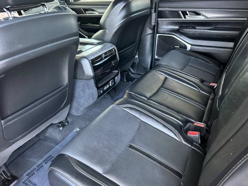 Used 2024 Jeep Wagoneer L Series II RWD image 14