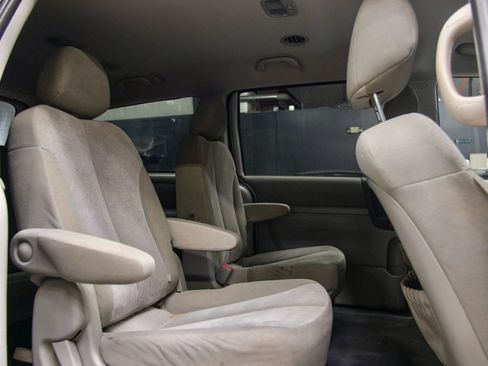 Used 2014 Kia Sedona LX image 21