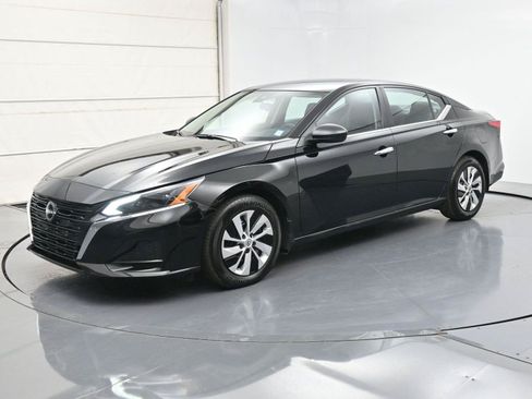 Used 2024 Nissan Altima 2.5 S FWD image 1