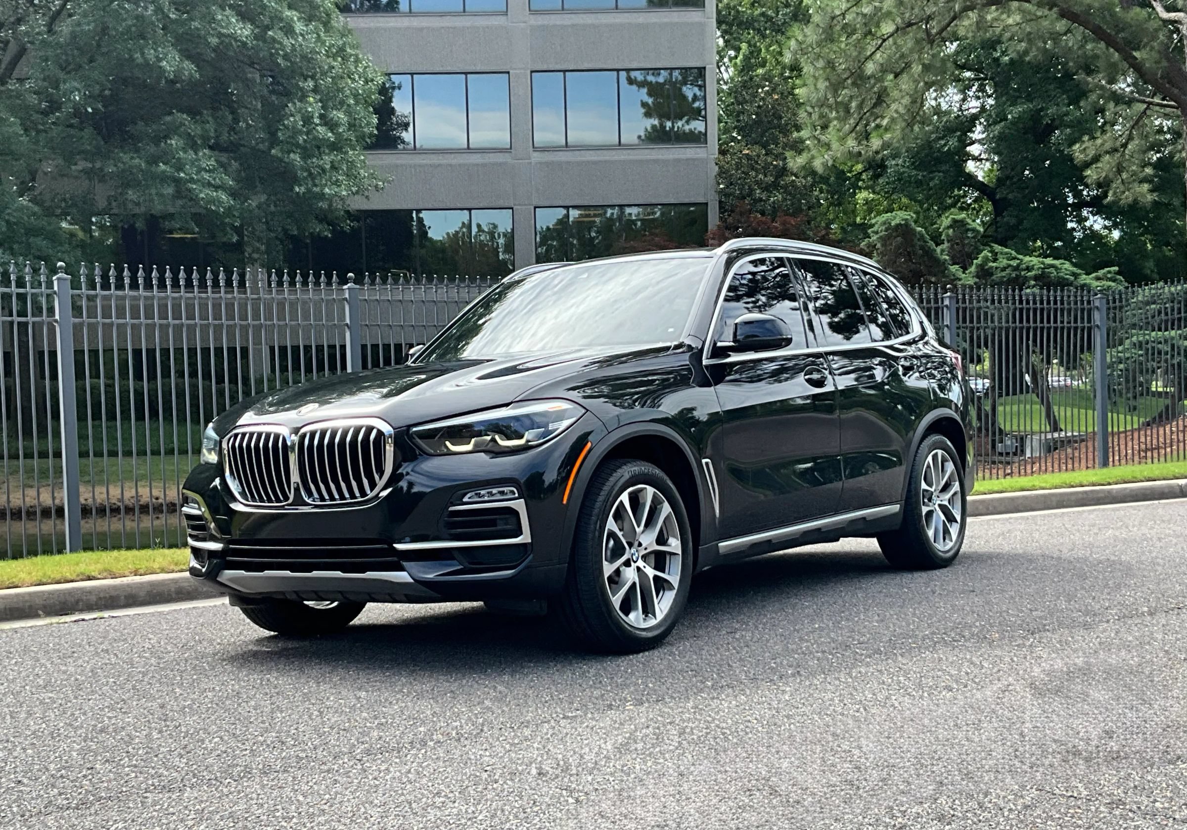 Used 2019 BMW X5 xDrive40i w/ Convenience Package AWD/4WD image 1