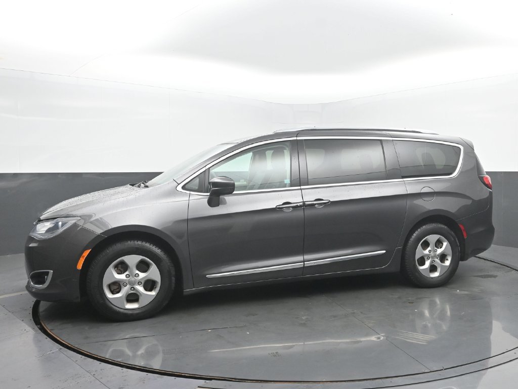 Used 2017 Chrysler Pacifica Touring-L Plus FWD image 2
