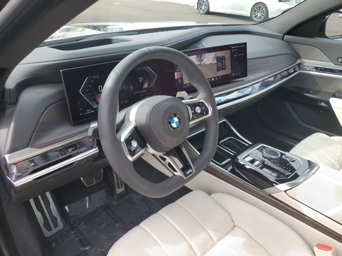 Certified 2023 BMW 760i xDrive w/ Executive Package image 9