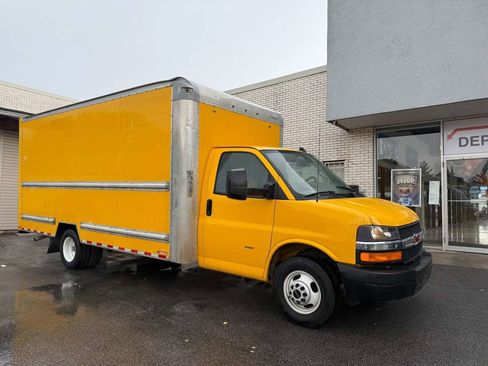 Used 2019 GMC Savana 3500 Extended w/ Driver Convenience Package image 4