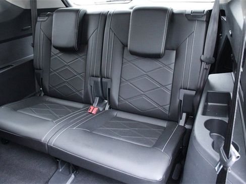 Certified 2025 Volkswagen Atlas SE image 37