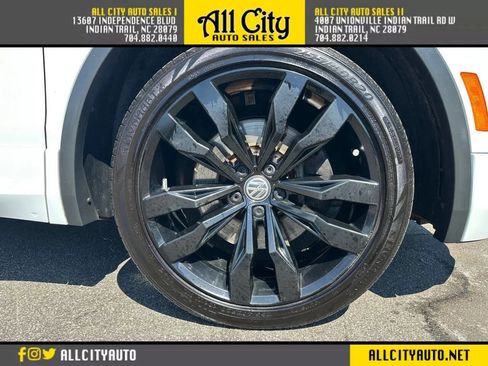 Used 2021 Volkswagen Tiguan SE image 35