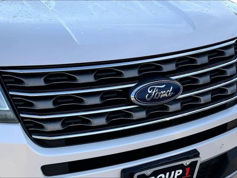 Used 2017 Ford Explorer XLT w/ Equipment Group 202A FWD image 29