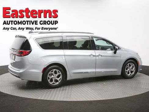 Used 2023 Chrysler Pacifica Limited image 67