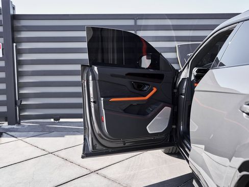 Used 2025 Lamborghini Urus SE image 33