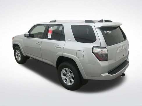 Used 2022 Toyota 4Runner SR5 Premium w/ Moonroof Package AWD/4WD image 6