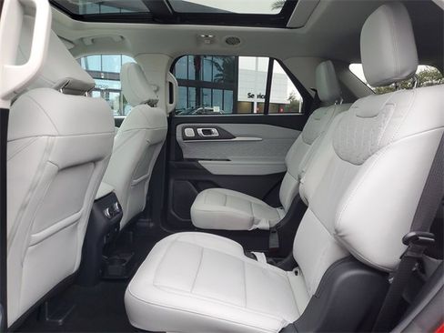 Used 2025 Ford Explorer Platinum w/ Ultimate Package image 11