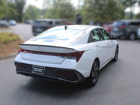 Used 2025 Hyundai Elantra Sport FWD image 11