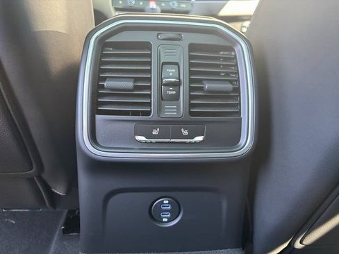 Certified 2026 Porsche Macan AWD/4WD image 23