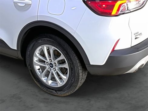 Used 2022 Ford Escape SE w/ Cold Weather Package image 9