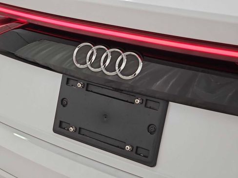 Used 2023 Audi Q8 Prestige AWD/4WD image 8