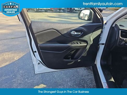 Used 2020 Jeep Cherokee Trailhawk image 27