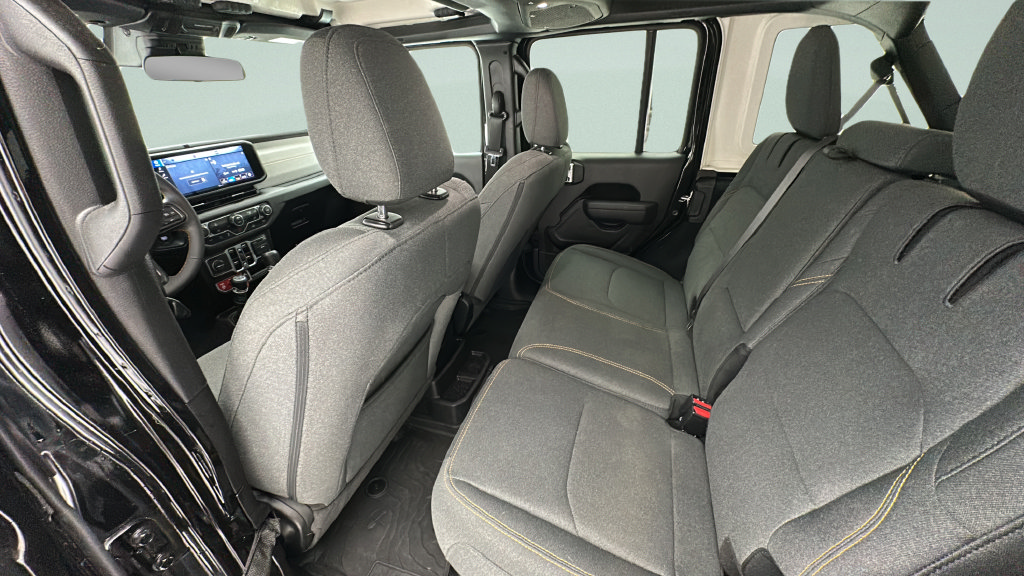 Used 2024 Jeep Wrangler Unlimited AWD/4WD image 10