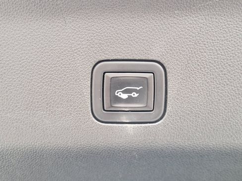 Used 2023 Chevrolet Suburban Z71 w/ Z71 Off-Road Package image 34