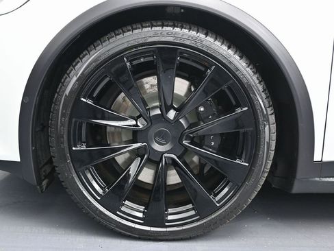 Used 2022 Tesla Model X image 10