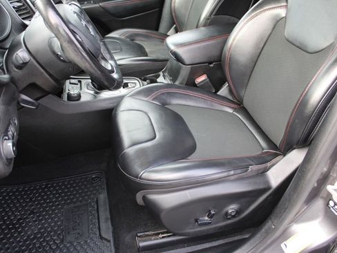 Used 2021 Jeep Cherokee Trailhawk w/ Comfort/Convenience Group image 21