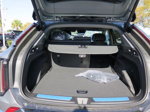 New 2026 Cadillac Optiq Luxury 2 image 25