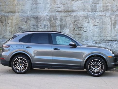 Used 2019 Porsche Cayenne S AWD/4WD image 2