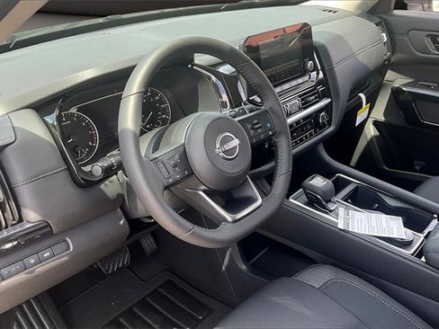 New 2025 Nissan Pathfinder SV w/ SV Premium Package image 7