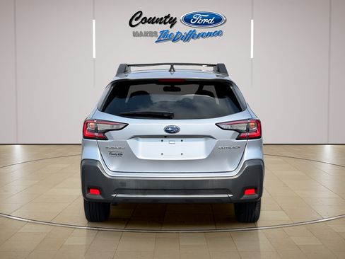 Used 2023 Subaru Outback Premium AWD/4WD image 4