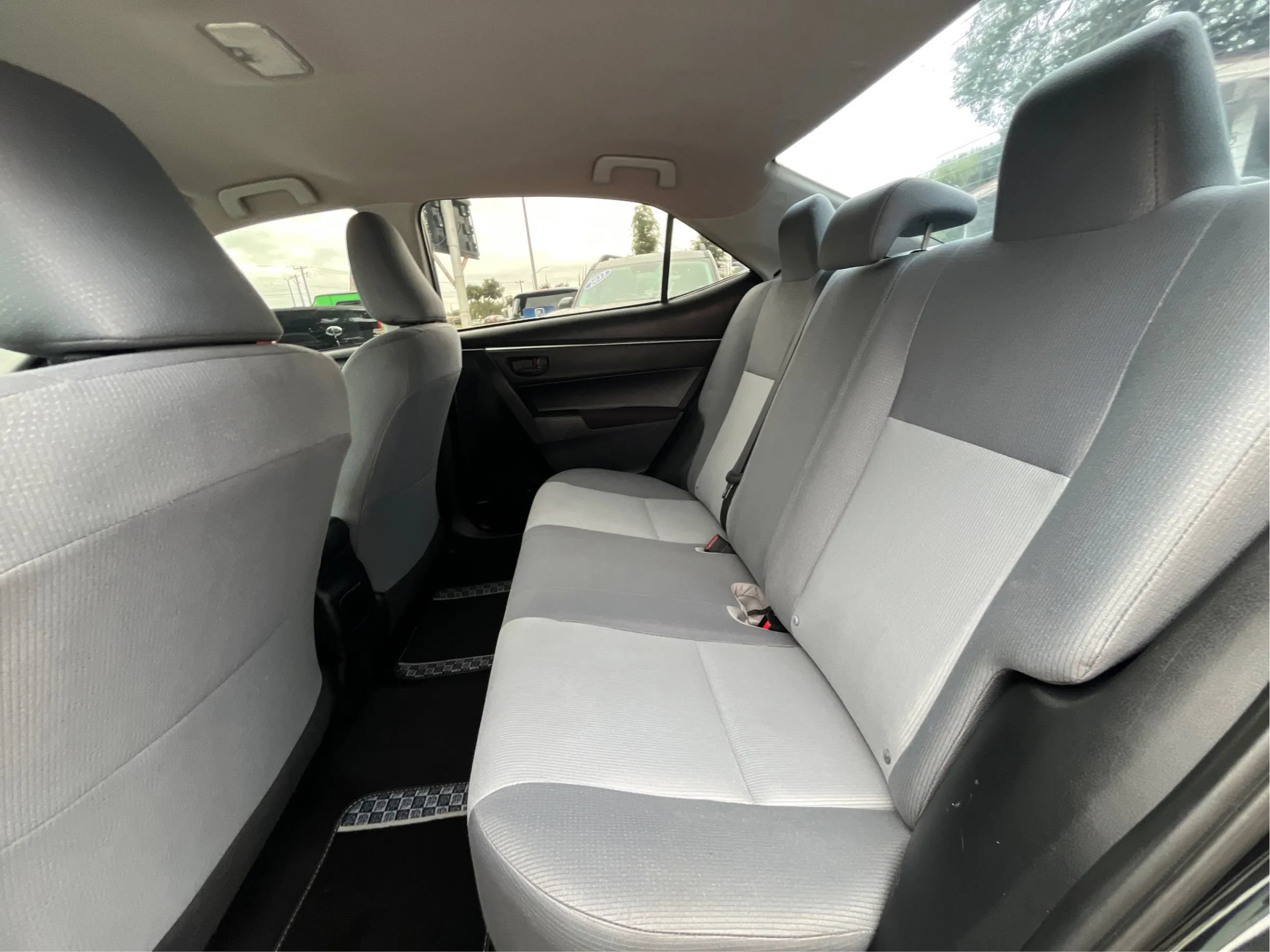 Used 2016 Toyota Corolla L FWD image 11