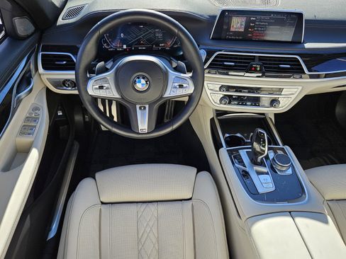 Used 2022 BMW 740i xDrive w/ M Sport Package image 15