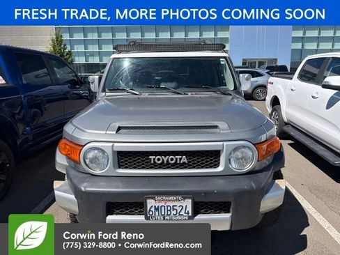 Used 2010 Toyota FJ Cruiser 4WD image 2