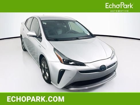 Used 2020 Toyota Prius XLE FWD image 1