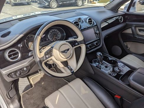 Used 2018 Bentley Bentayga AWD/4WD image 13