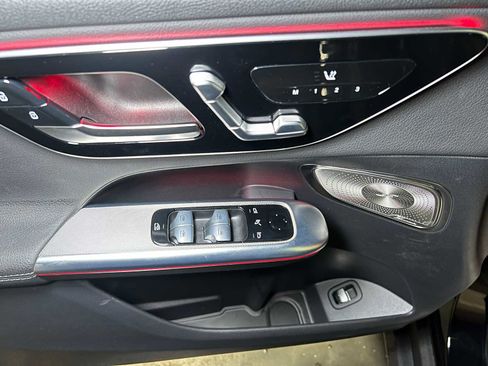 Used 2025 Mercedes-Benz GLC 300 4MATIC image 22