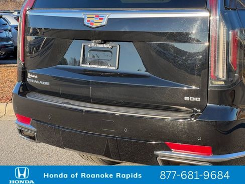 Used 2024 Cadillac Escalade Premium Luxury image 41