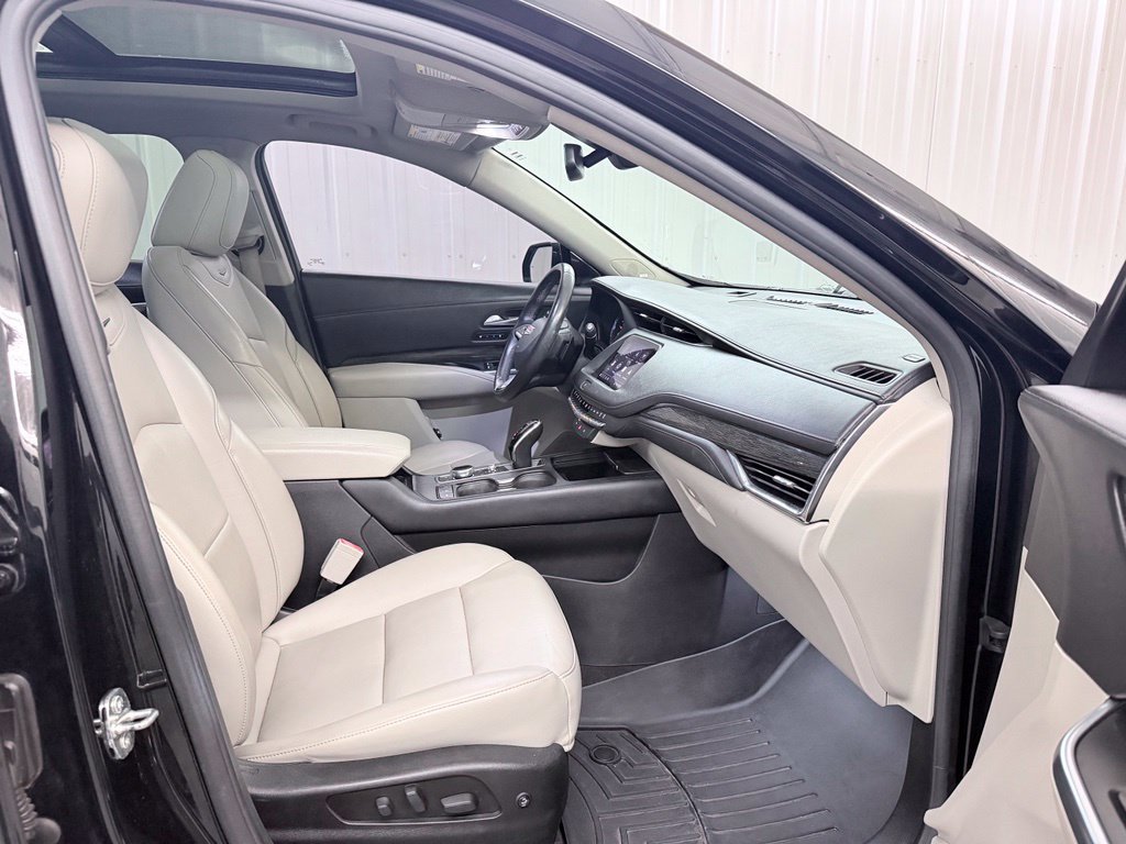 Used 2020 Cadillac XT4 Premium Luxury w/ Driver Awareness Package AWD/4WD image 36
