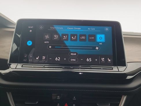 Used 2025 Volkswagen Atlas SE FWD image 20
